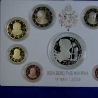 Vaticano 2013: serie euro PROOF 9 pezzi (con medaglia d'argento), in confezione originale zecca