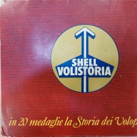 Italia anni '70, SHELL: serie completa dei 20 gettoni-medaglia "Pionieri del Volo" che venivano regalati quando si faceva il pieno di carburante. Nel cartoncino originale. Curioso insieme sempre più raro a trovarsi