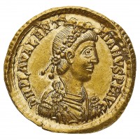 Valentiniano III (425-455 d.C.): solido "VICTORIA AVGGG", zecca di Ravenna (RIC,X,366#2018; Cohen#19), grammi 4.42. Conservazione eccezionale con fondi lucenti