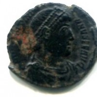 Costantino I (306-337 d.C.): follis "VRBS ROMA" zecca di Cizico, gr. 2,18 (RIC#90), diametro 19 mm.
