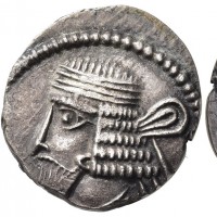 Parthia, Vologases IV (58-77 d.C.): dracma, zecca di Ekbatana (Sellwood#70.14; Shore#374; Sunrise#424), grammi 3,21