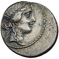 Giulio Cesare (49-44 a.C.): denario (Crawford#458/1; Sydenham#1013; Sear#55), gr. 3,73. In slab NGC 3/5-2/5. Decentrato ma bella patina